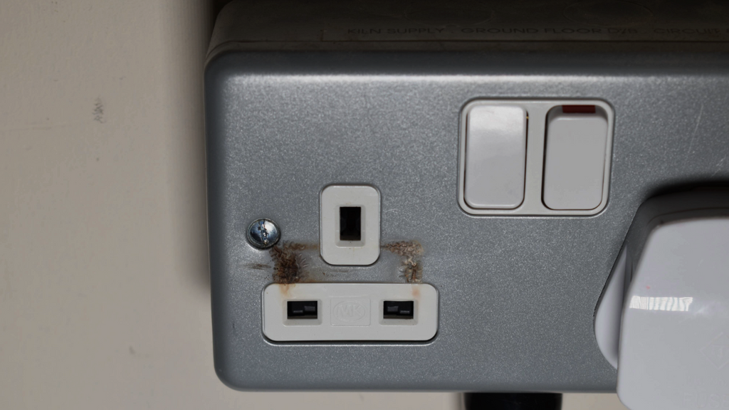 How to prevent burnt sockets on a 13-amp pottery kiln. – Hot Clay